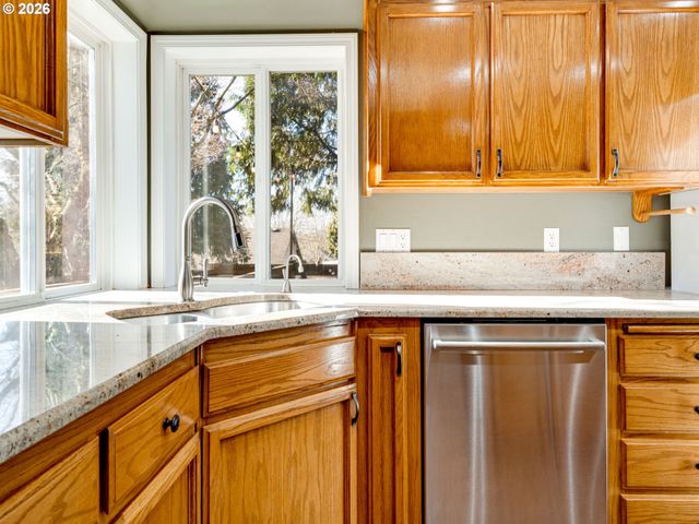 1077 Se DOGWOOD Ln, Gresham, OR 97080