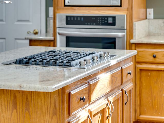 1077 Se DOGWOOD Ln, Gresham, OR 97080