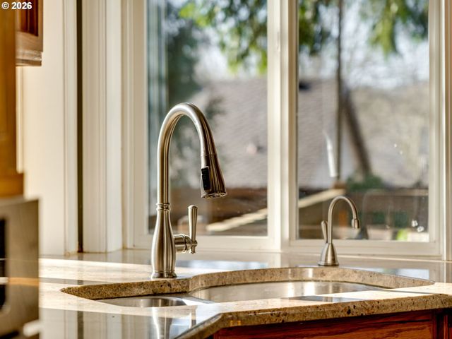 1077 Se DOGWOOD Ln, Gresham, OR 97080