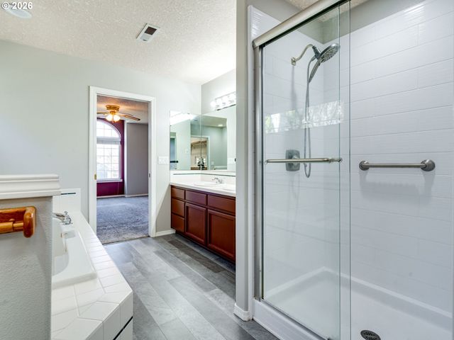 1077 Se DOGWOOD Ln, Gresham, OR 97080