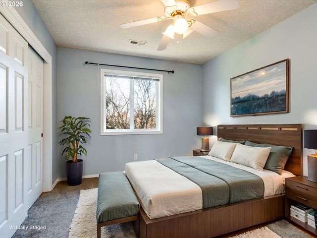 1077 Se DOGWOOD Ln, Gresham, OR 97080