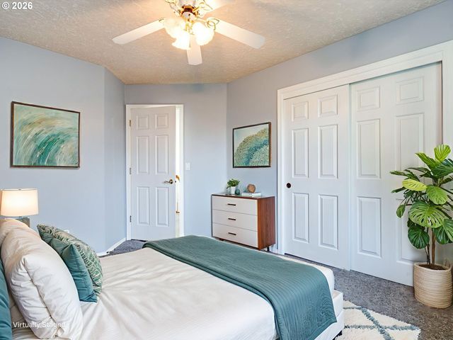 1077 Se DOGWOOD Ln, Gresham, OR 97080