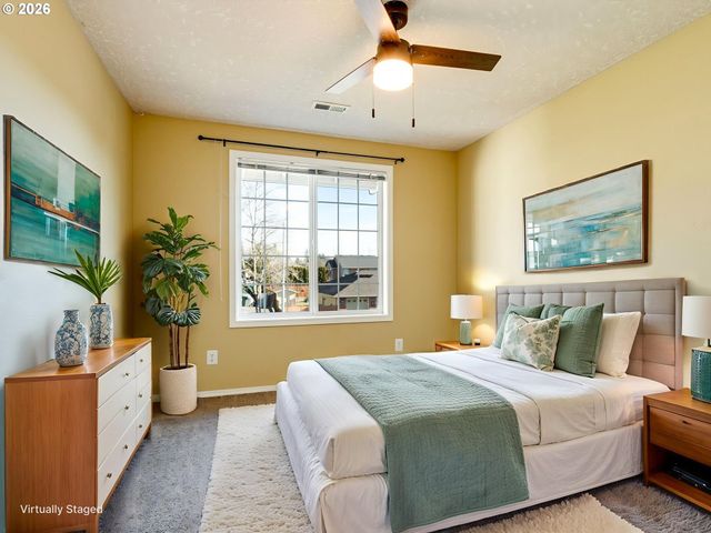 1077 Se DOGWOOD Ln, Gresham, OR 97080