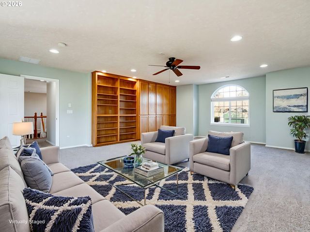 1077 Se DOGWOOD Ln, Gresham, OR 97080