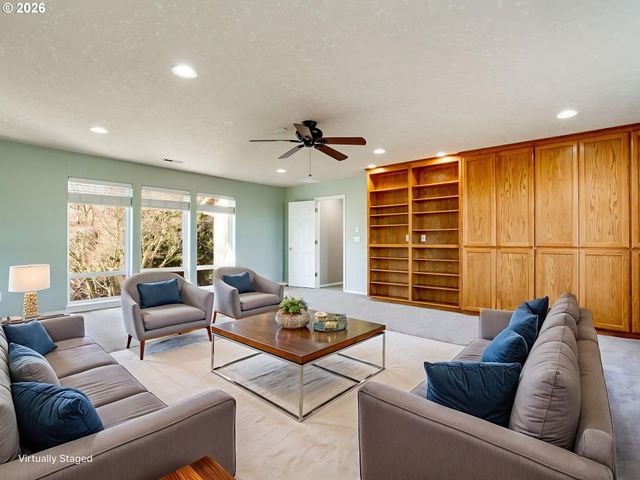 1077 Se DOGWOOD Ln, Gresham, OR 97080