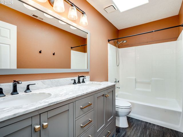 1077 Se DOGWOOD Ln, Gresham, OR 97080