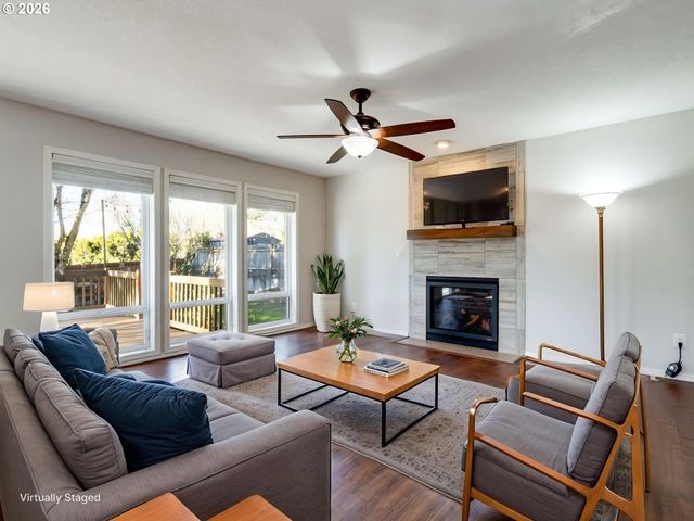 1077 Se DOGWOOD Ln, Gresham, OR 97080