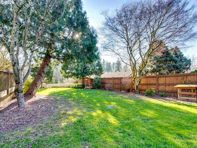 1077 Se DOGWOOD Ln, Gresham, OR 97080