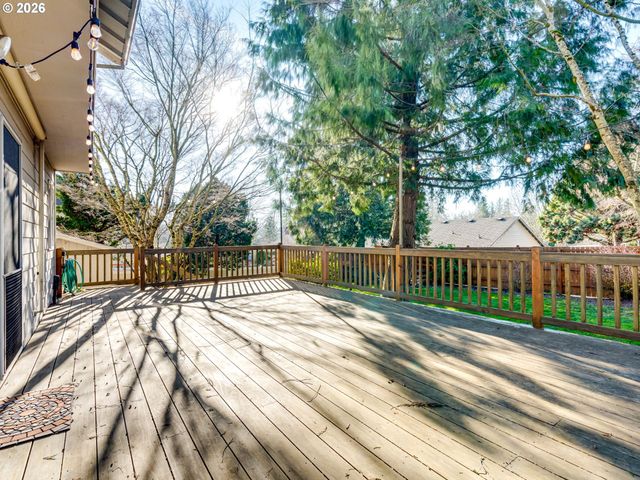 1077 Se DOGWOOD Ln, Gresham, OR 97080