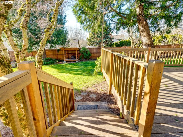 1077 Se DOGWOOD Ln, Gresham, OR 97080