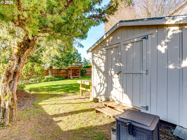 1077 Se DOGWOOD Ln, Gresham, OR 97080