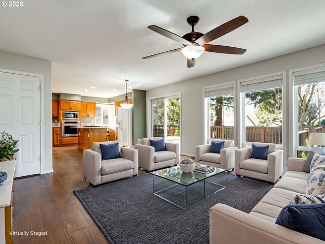 1077 Se DOGWOOD Ln, Gresham, OR 97080