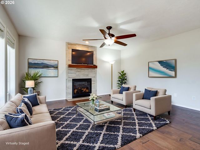 1077 Se DOGWOOD Ln, Gresham, OR 97080