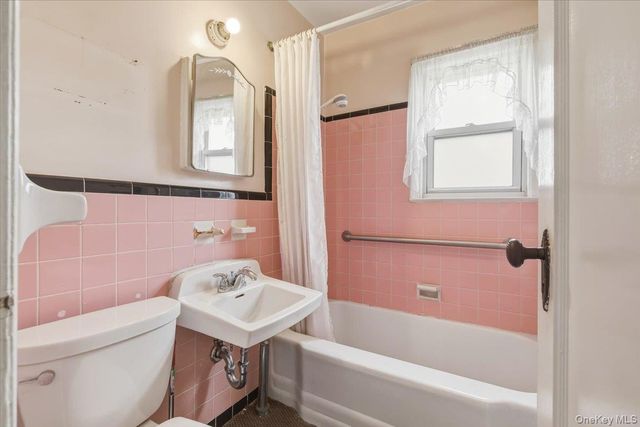 95-18 238th Street, Floral Park, NY 11001