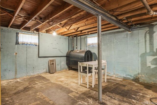 95-18 238th Street, Floral Park, NY 11001