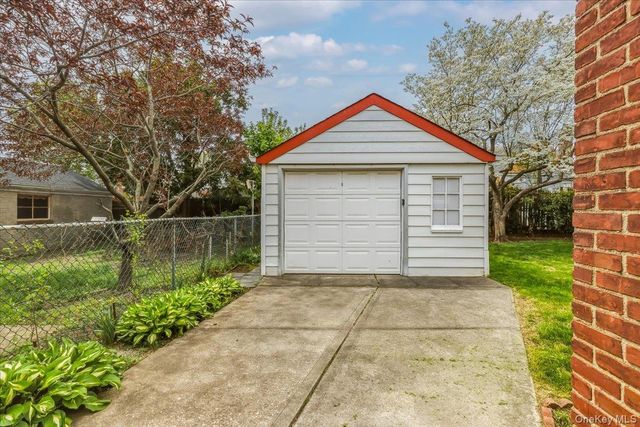 95-18 238th Street, Floral Park, NY 11001