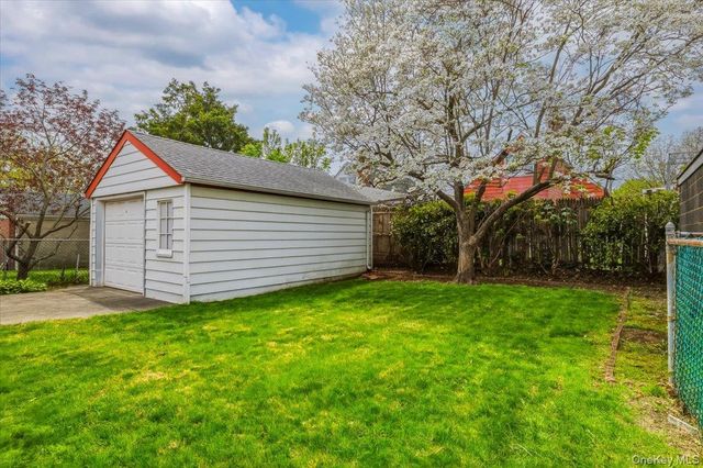 95-18 238th Street, Floral Park, NY 11001