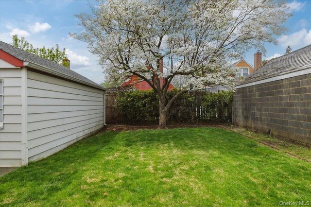 95-18 238th Street, Floral Park, NY 11001