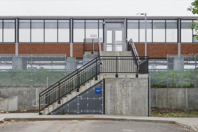 95-18 238th Street, Floral Park, NY 11001