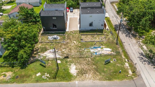 2108 Des Chaumes Street, Houston, TX 77026