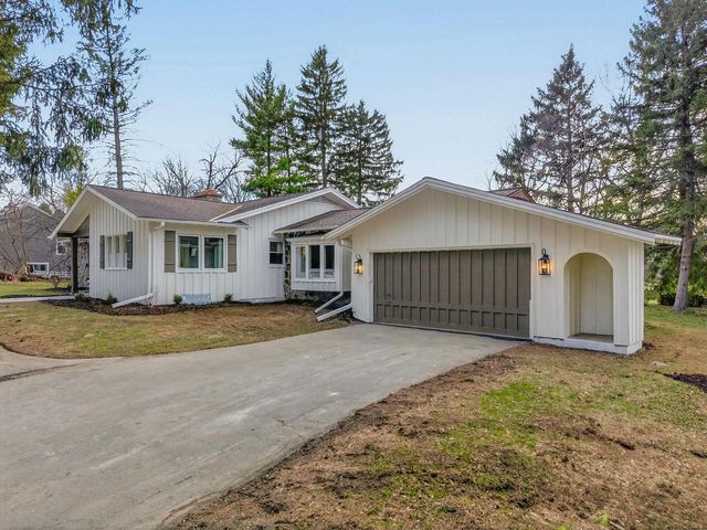 1635 Highland DRIVE, Elm Grove, WI 53122