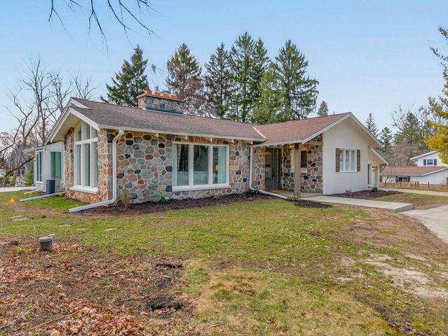 1635 Highland DRIVE, Elm Grove, WI 53122