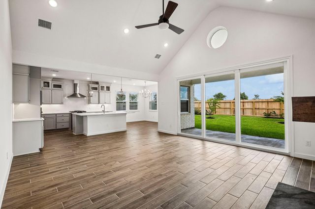 12822 Old Fashion Circle, Mont Belvieu, TX 77535