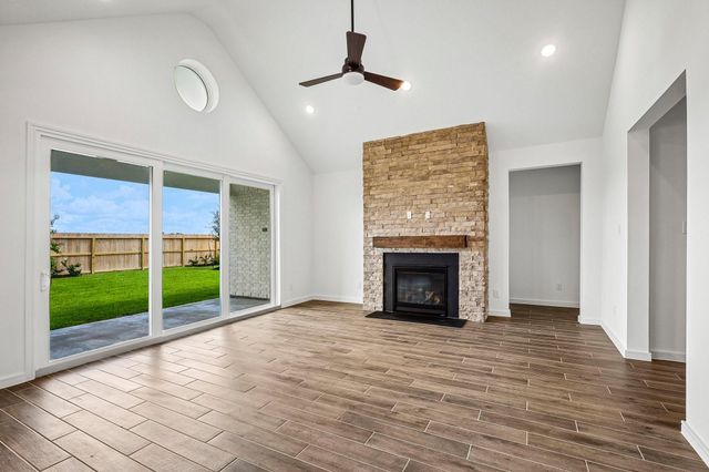 12822 Old Fashion Circle, Mont Belvieu, TX 77535