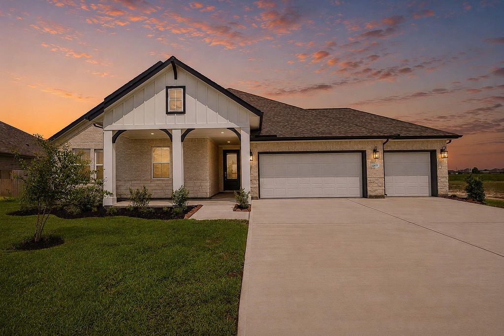 12822 Old Fashion Circle, Mont Belvieu, TX 77535