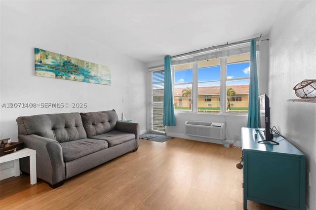 300 74th St 15, Miami Beach, FL 33141