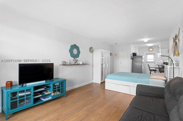300 74th St 15, Miami Beach, FL 33141