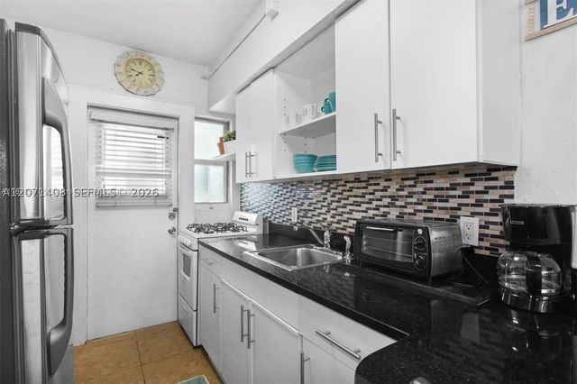 300 74th St 15, Miami Beach, FL 33141