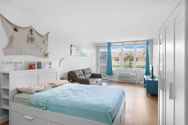 300 74th St 15, Miami Beach, FL 33141