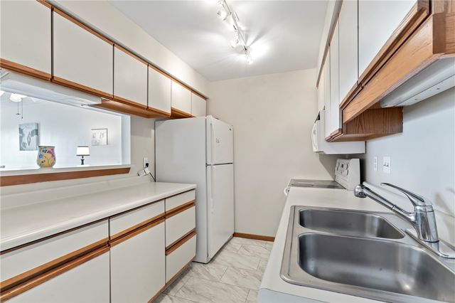 1845 Clayton Ave 106, Perry Hilltop, PA 15214