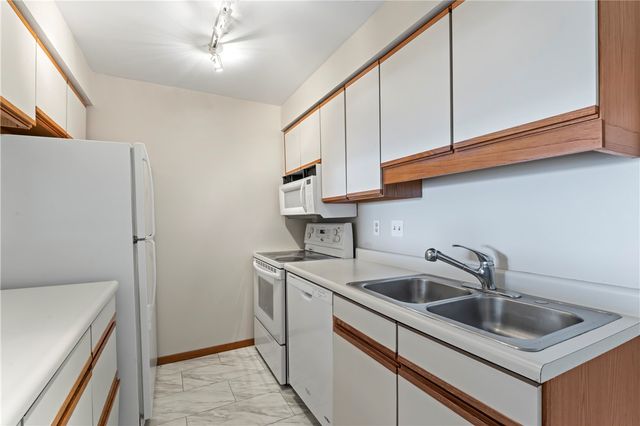 1845 Clayton Ave 106, Perry Hilltop, PA 15214