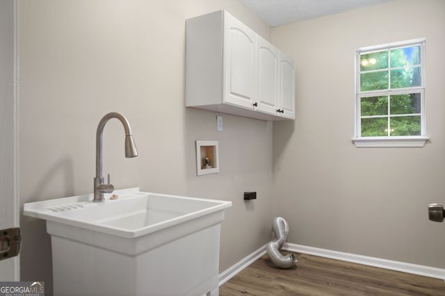 240 Pine View Drive, Bloomingdale, GA 31302