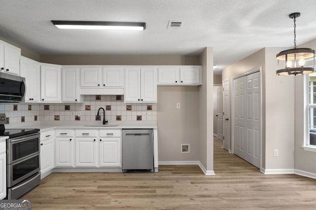 240 Pine View Drive, Bloomingdale, GA 31302