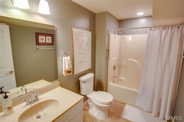 5214 Willis Avenue, Godfrey, IL 62035