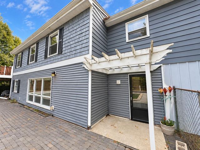 2134 Sycamore Lane, Kalamazoo, MI 49008