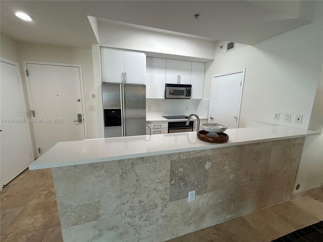 9055 SW 73 Court 809, Miami, FL 33156