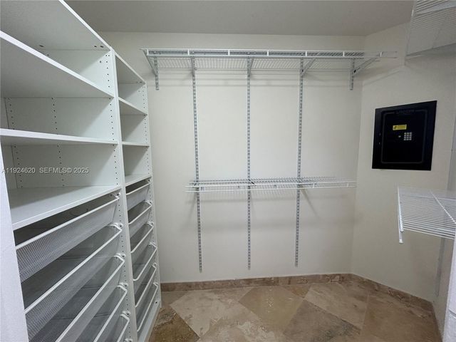 9055 SW 73 Court 809, Miami, FL 33156