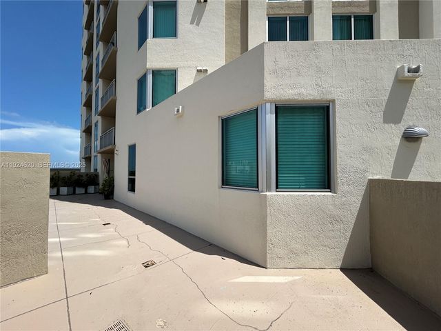 9055 SW 73 Court 809, Miami, FL 33156