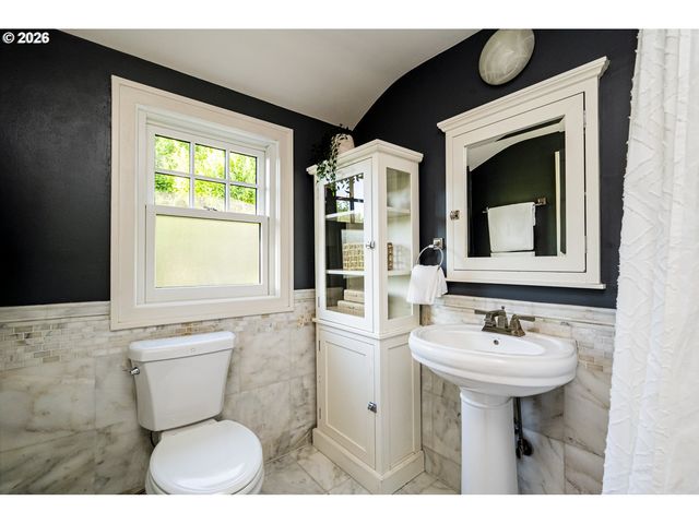 2621 N SUMNER St, Portland, OR 97217