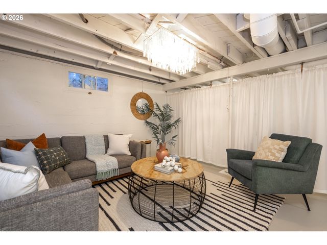 2621 N SUMNER St, Portland, OR 97217