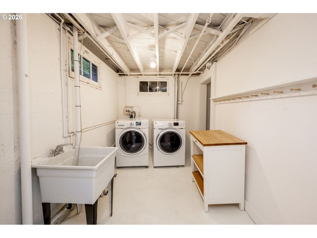 2621 N SUMNER St, Portland, OR 97217