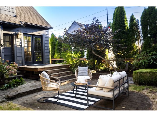 2621 N SUMNER St, Portland, OR 97217
