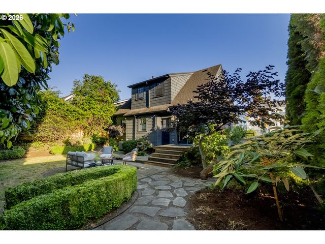 2621 N SUMNER St, Portland, OR 97217