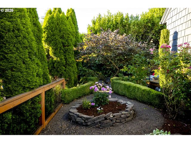 2621 N SUMNER St, Portland, OR 97217