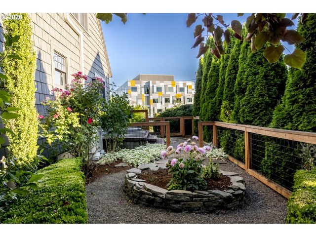 2621 N SUMNER St, Portland, OR 97217