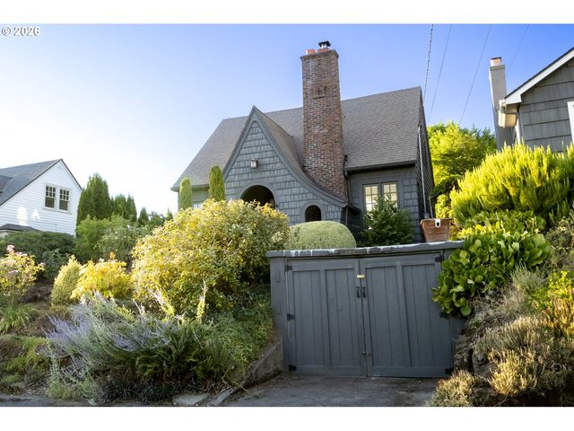 2621 N SUMNER St, Portland, OR 97217